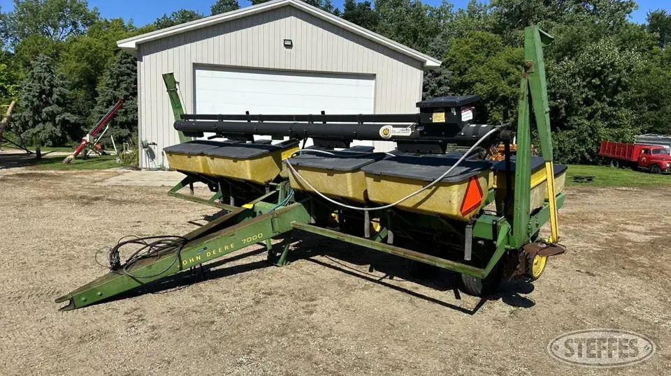 John Deere 7000 12 or More Row Planter