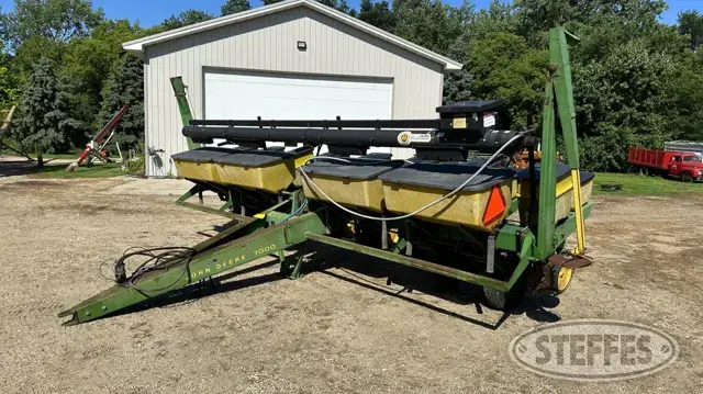 John Deere 7000