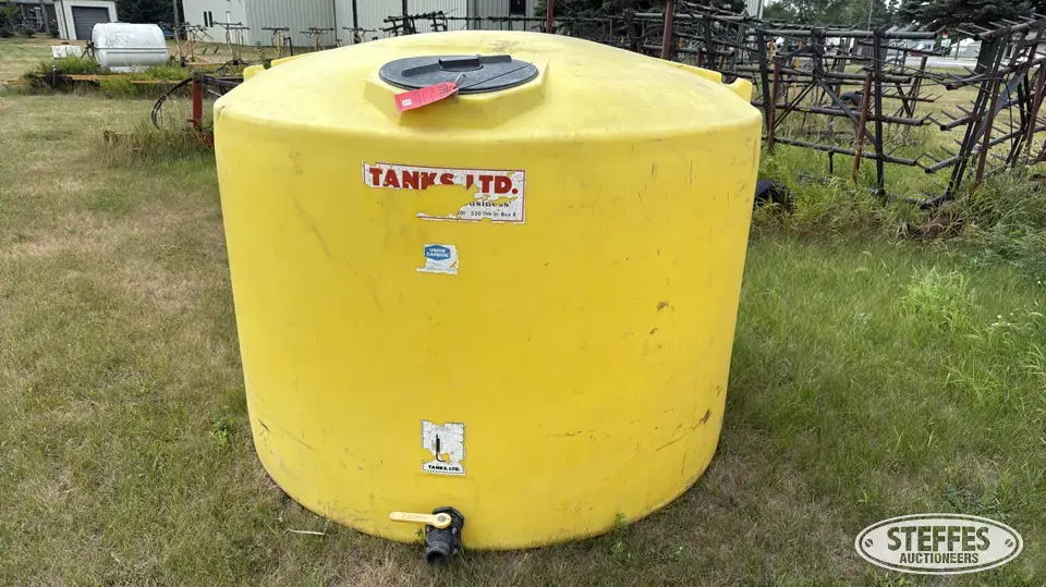 1,250 gal. poly tank