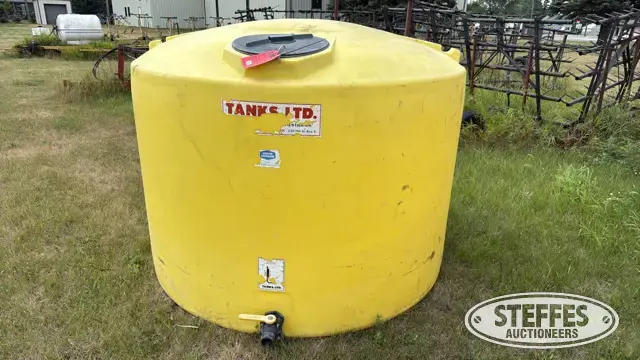 1,250 gal. poly tank