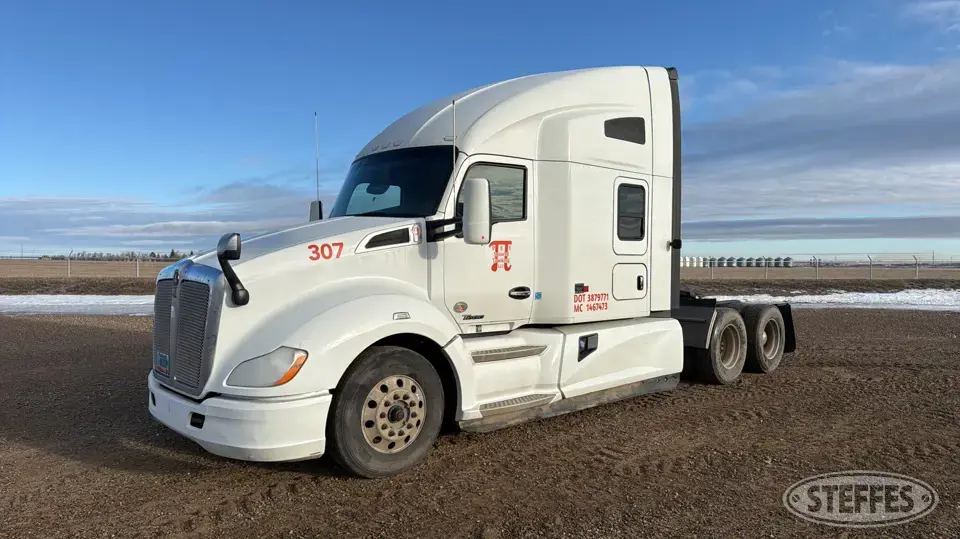 2020 Kenworth T680 Conventional Truck with Sleeper