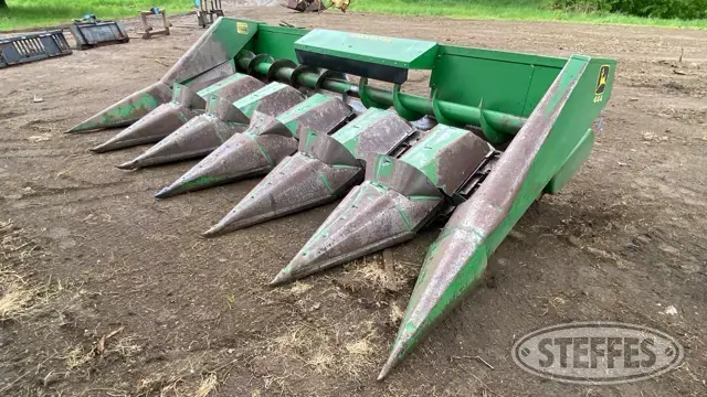 John Deere 643