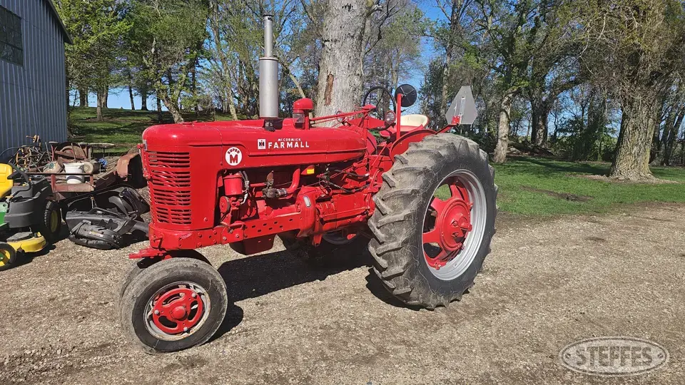 1953 Farmall Super M 2WD Tractor