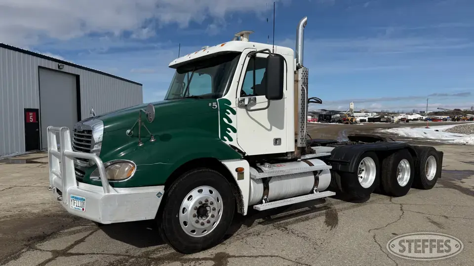 2006 Freightliner Columbia 120 Conventional Truck without Sleeper