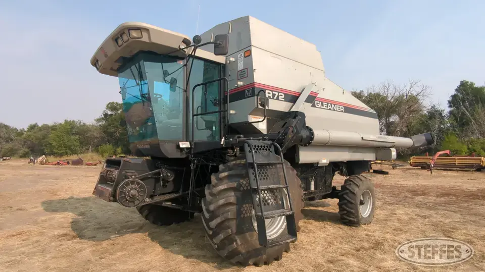 Gleaner R72 Combine