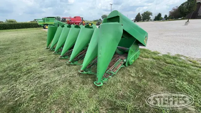 1999 John Deere 693