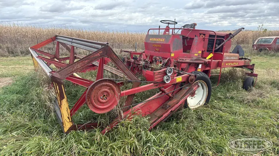 1973 Versatile 400 Self-Propelled Swather