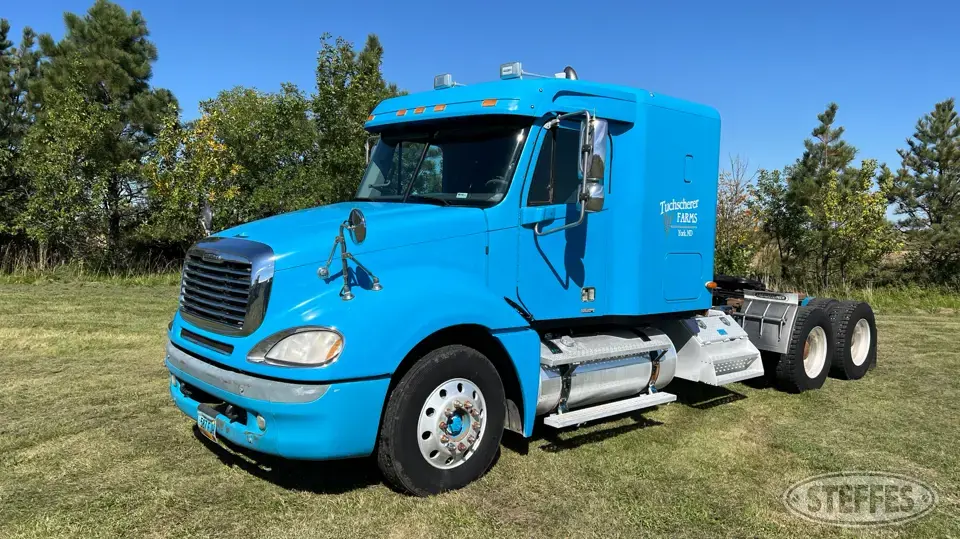 2003 Freightliner Columbia Conventional Truck with Sleeper