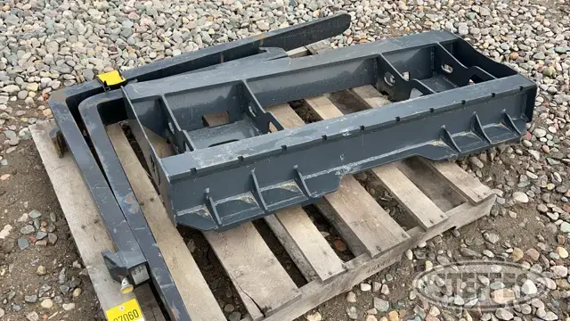 Bobcat TLS pallet fork frame