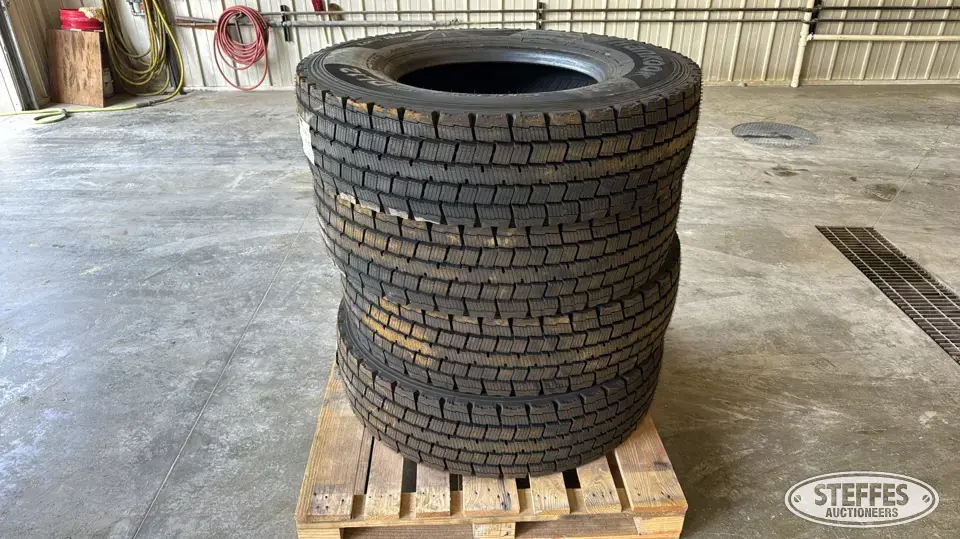 (4) Hankook DL12 11R22.5 Truck Tire