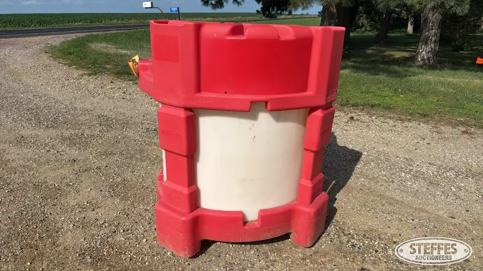 2000 Solar Plastics Shuttle 120 Poly Tank
