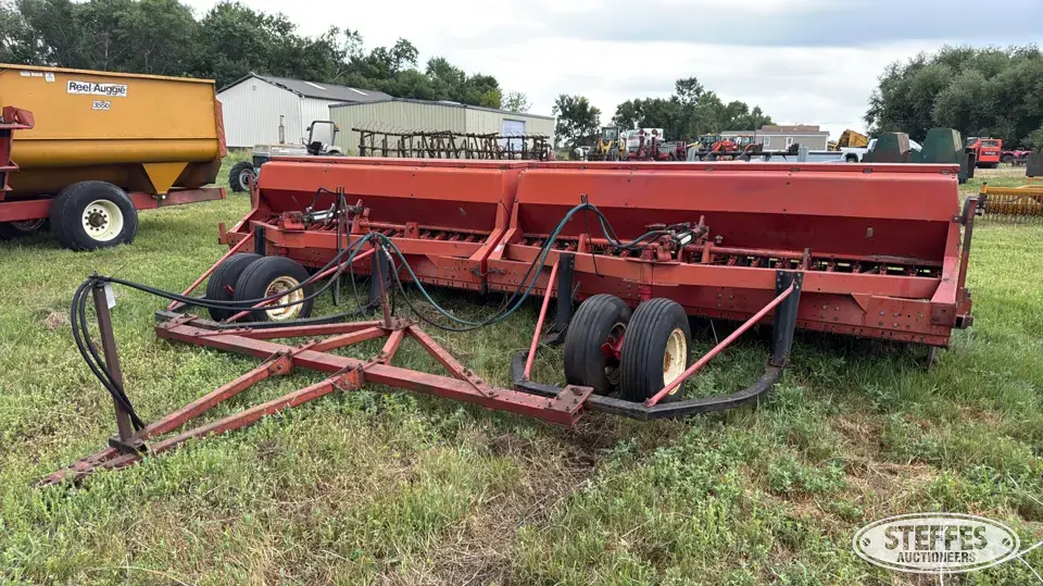 International 6200 Press Drill