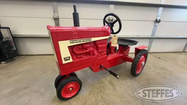 2012 McCormick Farmall 706