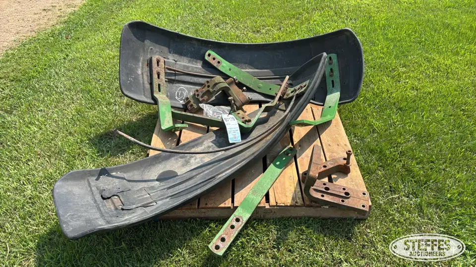 John Deere front fenders Tractor Part