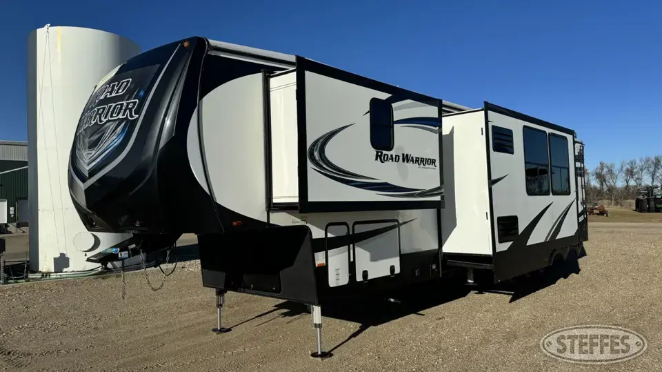 2016 Heartland Road Warrior 427 Camper