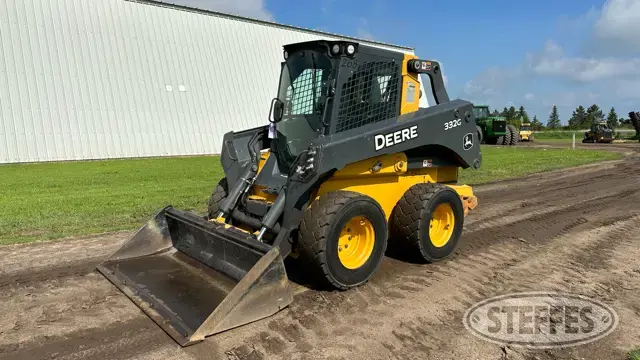 2018 Deere 332G