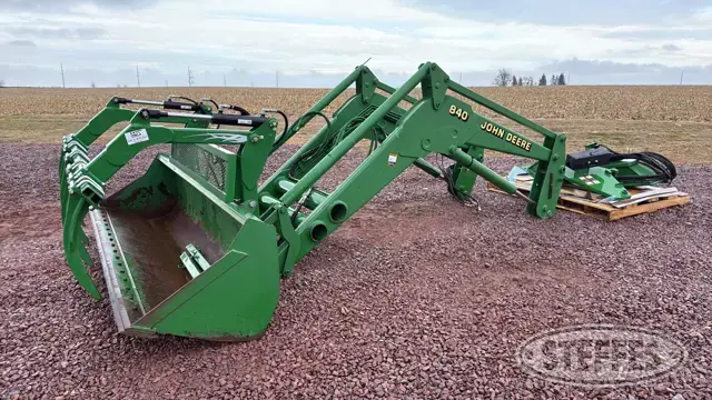 John Deere 840