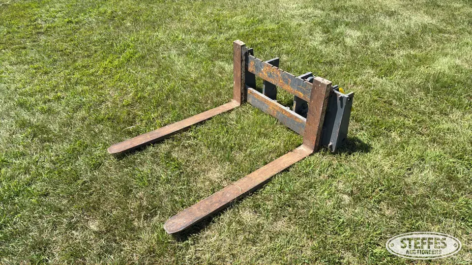 Pallet forks Tractor Loaders and Attachment