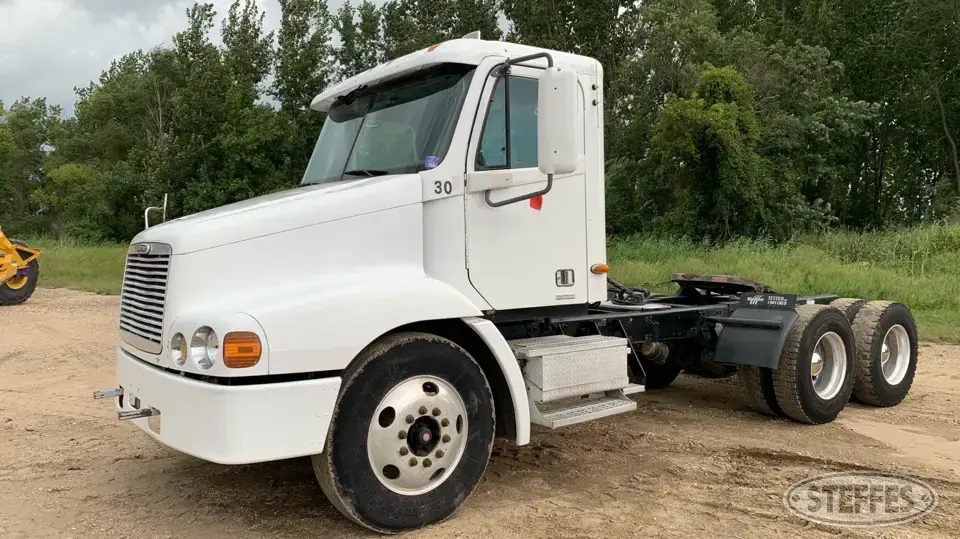 2003 Freightliner Century Class S/T Conventional Truck without Sleeper