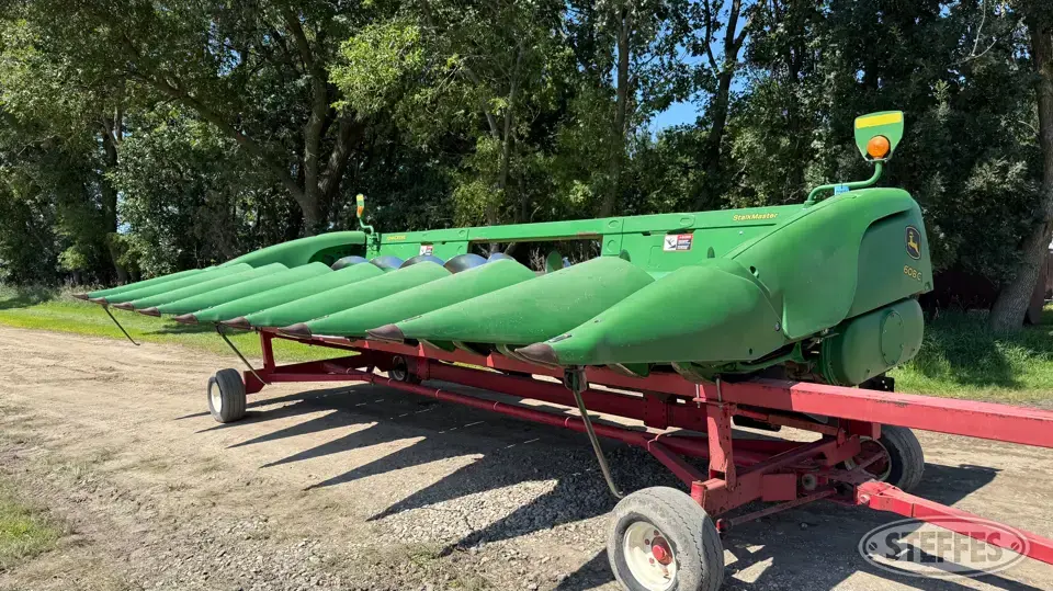 2016 John Deere 608C Corn Head