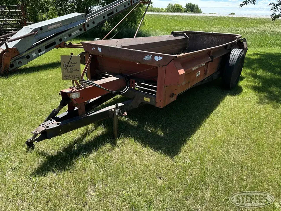 International 560 Manure Application Equipment