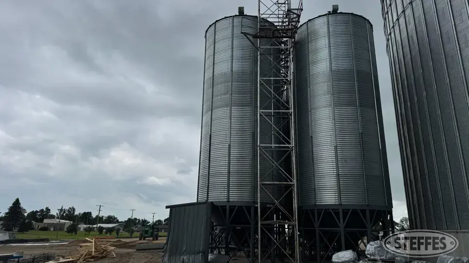 1999 Micada Hopper Bin