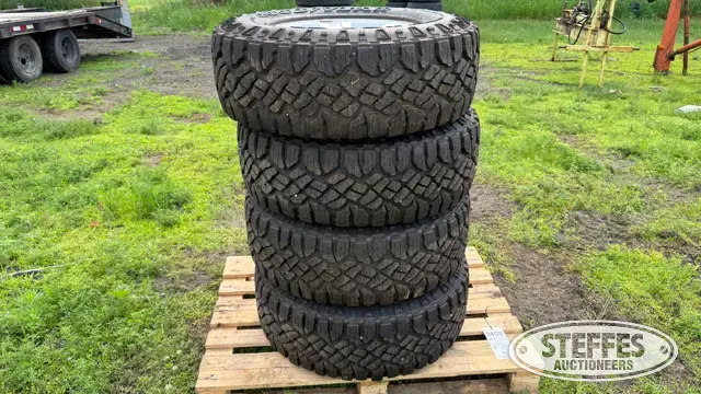 (4) Goodyear Wrangler 285/70R17 tires