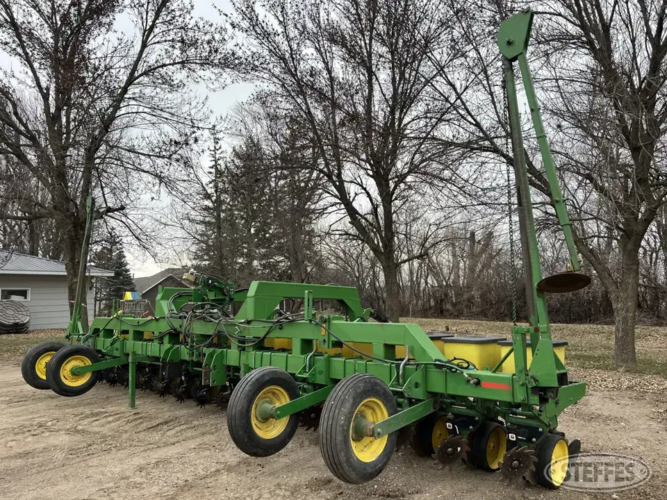 John Deere 7100 12 or More Row Planter