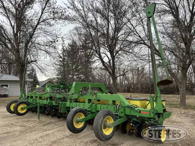 John Deere 7100