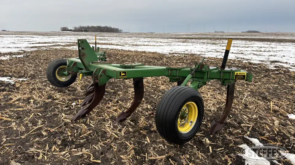 John Deere 915 Ripper