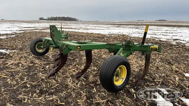 John Deere 915