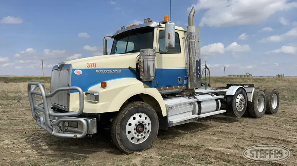 2020 Western Star W4900SB Conventional Truck without Sleeper
