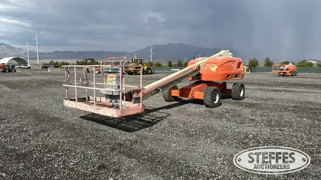 2005 JLG 400S