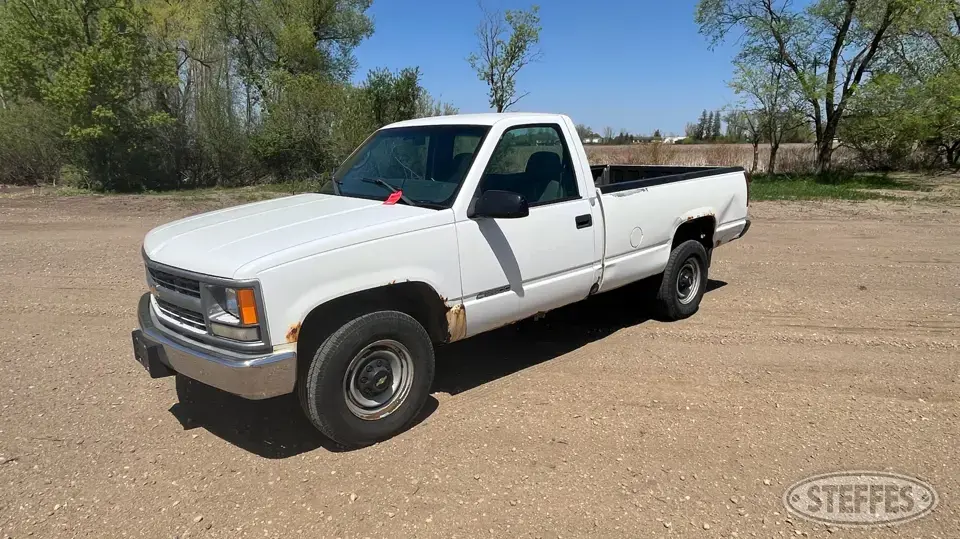 2000 Chevrolet Silverado 2500 3 Quarter Ton Pickup