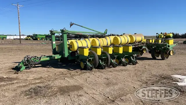 1993 John Deere 7200 Conservation