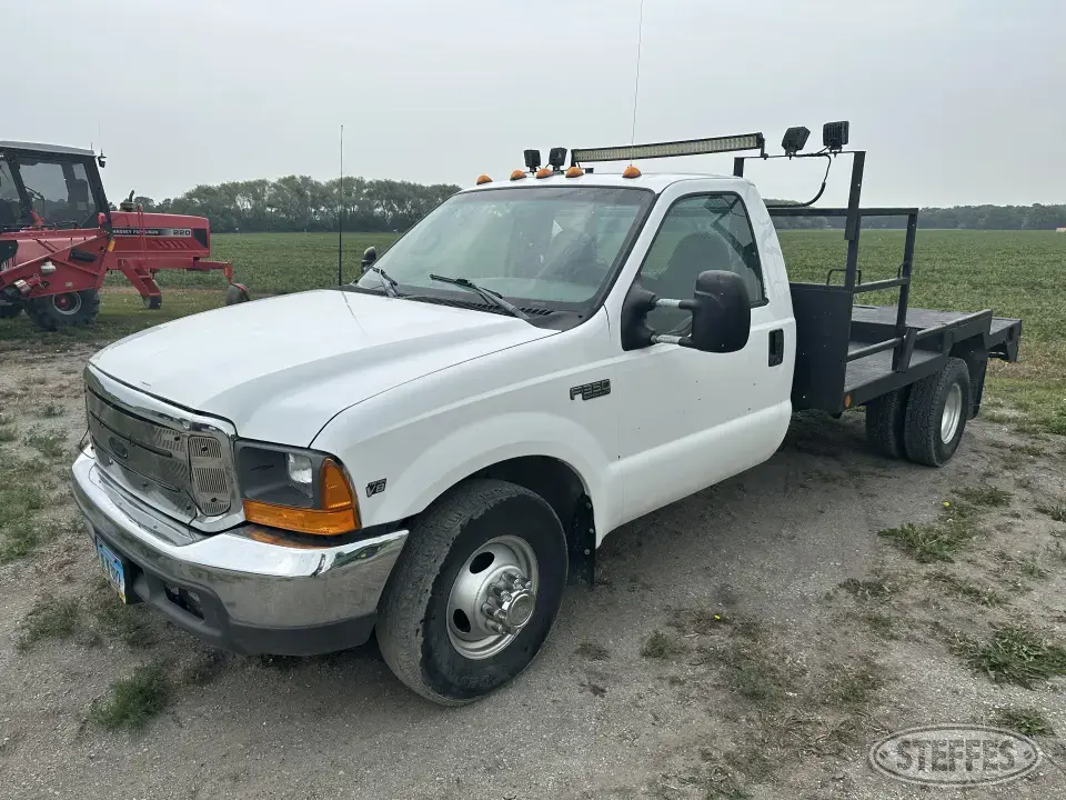 1999 Ford F350 Super Duty Cab and Chassis Truck