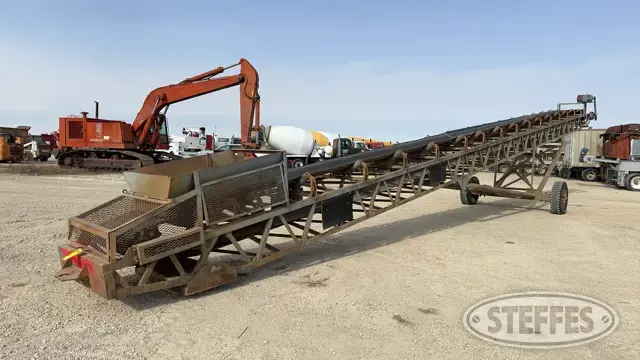 Radial stacking conveyor