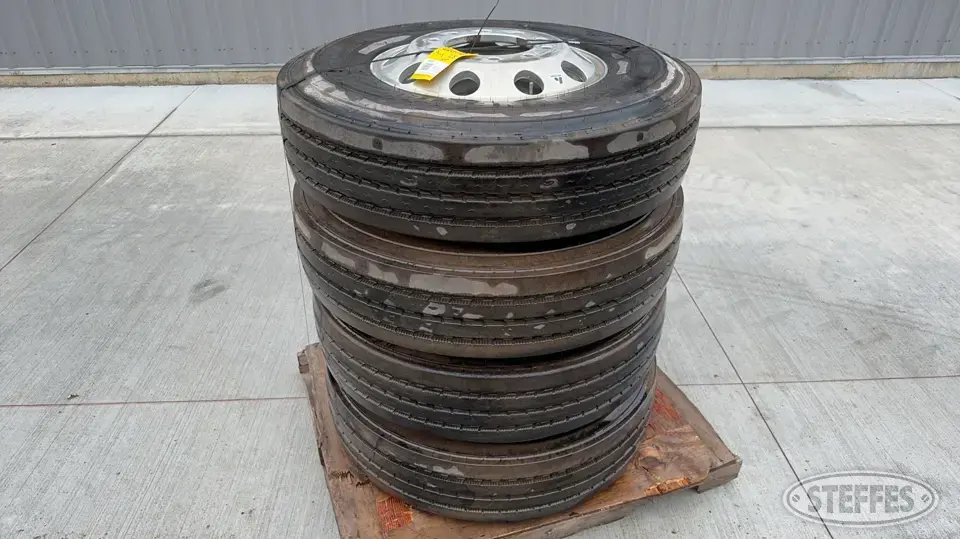 (4) Continental 11R22.5 tires Truck Tire
