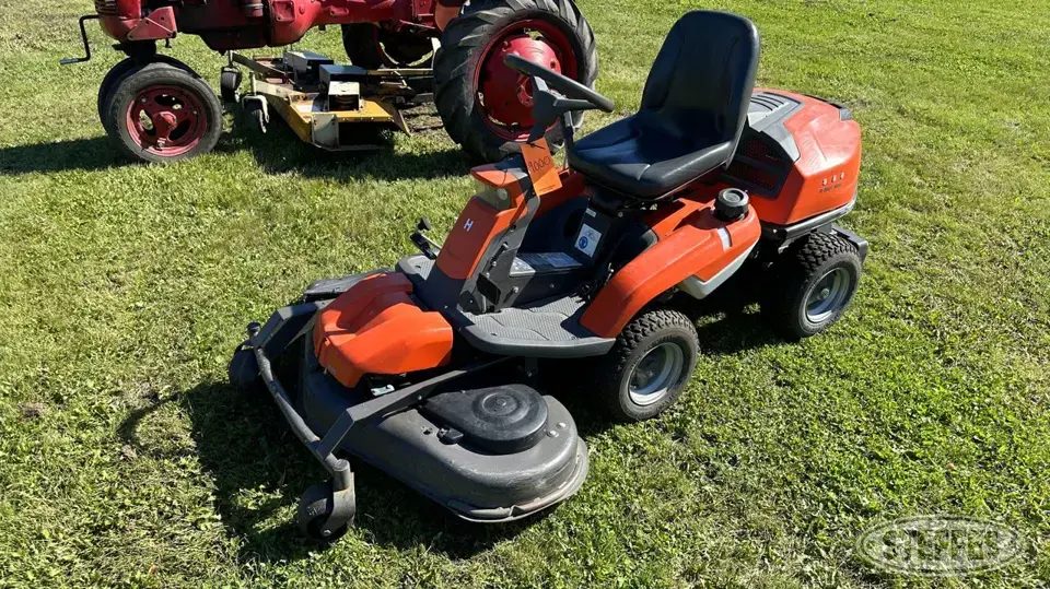 2013 Husqvarna R322T Lawn Tractor