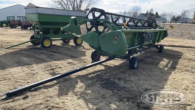 2005 John Deere 625F w/Head Trailer