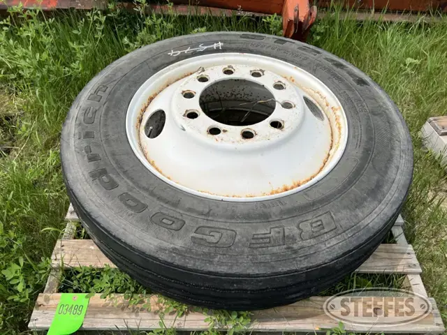 BF Goodrich 275/80R24.5 tire