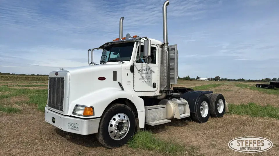 2007 Peterbilt 385 Conventional Truck without Sleeper