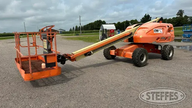 2013 JLG 400S