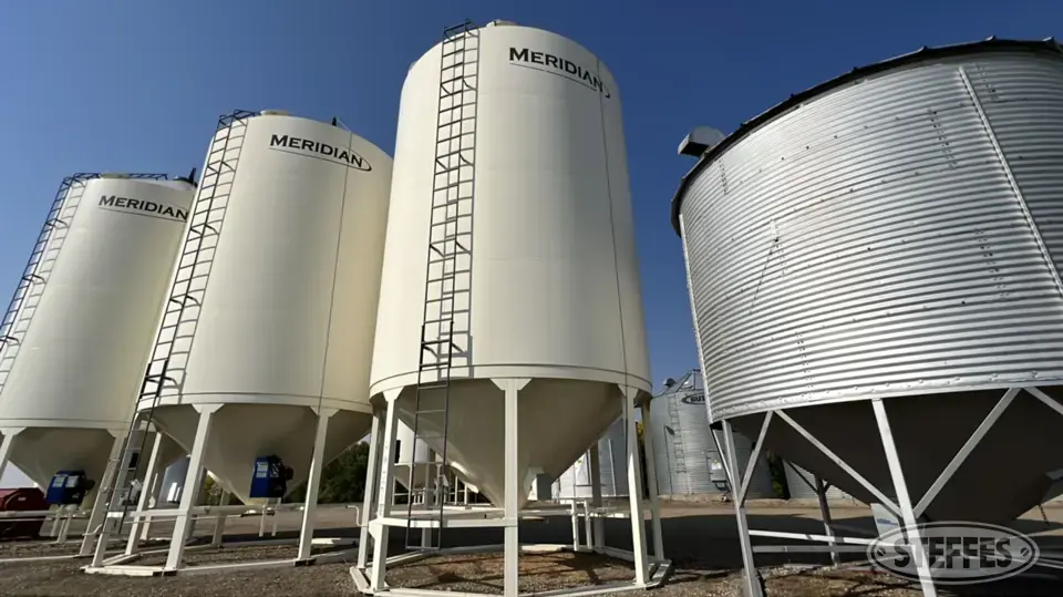 2016 Meridian GrainMax Hopper Bin