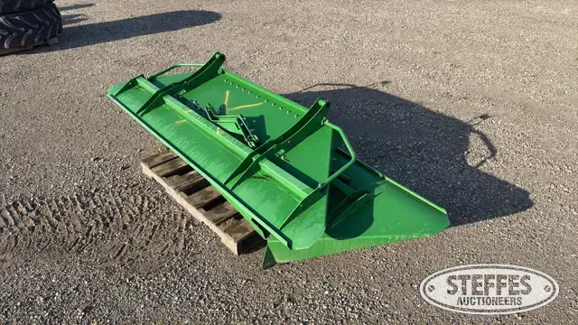 John Deere combine tailboards
