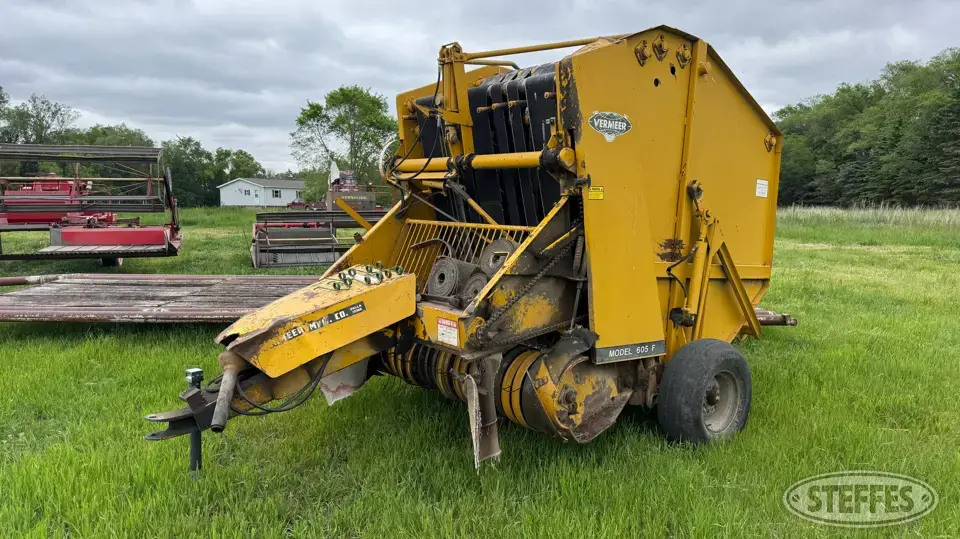 Vermeer 605F Round Baler