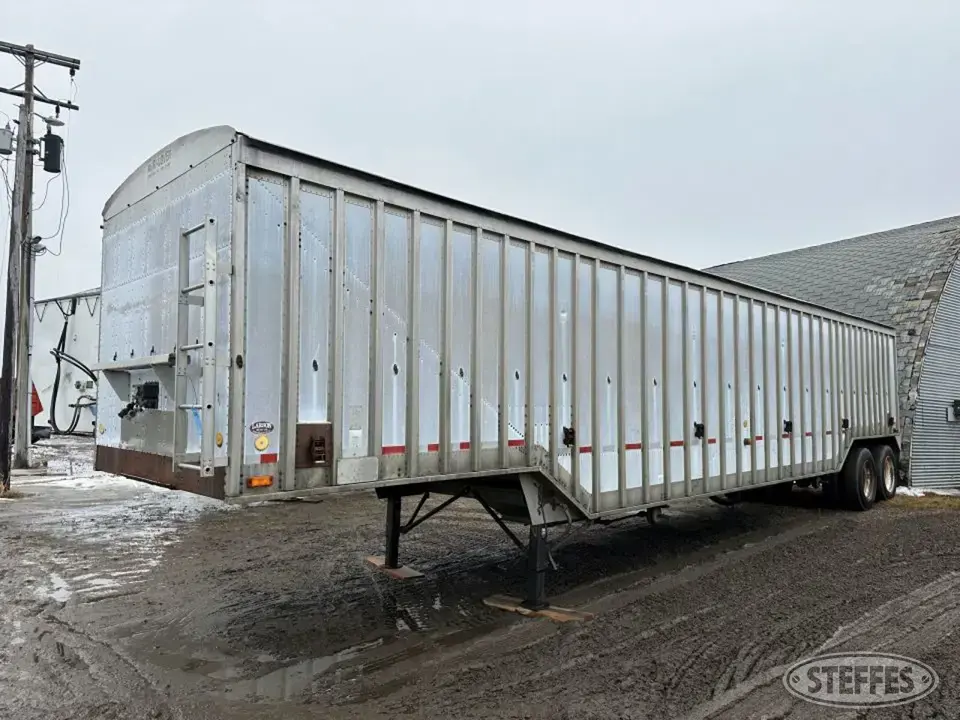 1984 Cornhusker 800 Hopper Bottom Trailer