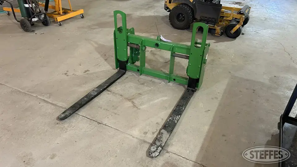 John Deere pallet forks Tractor Loaders and Attachment
