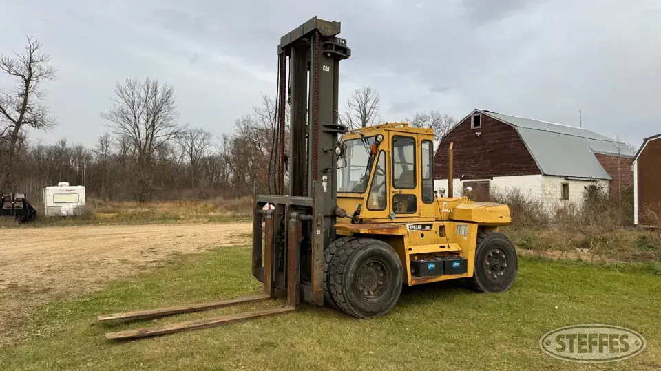 Caterpillar 300 Rough Terrain Forklift
