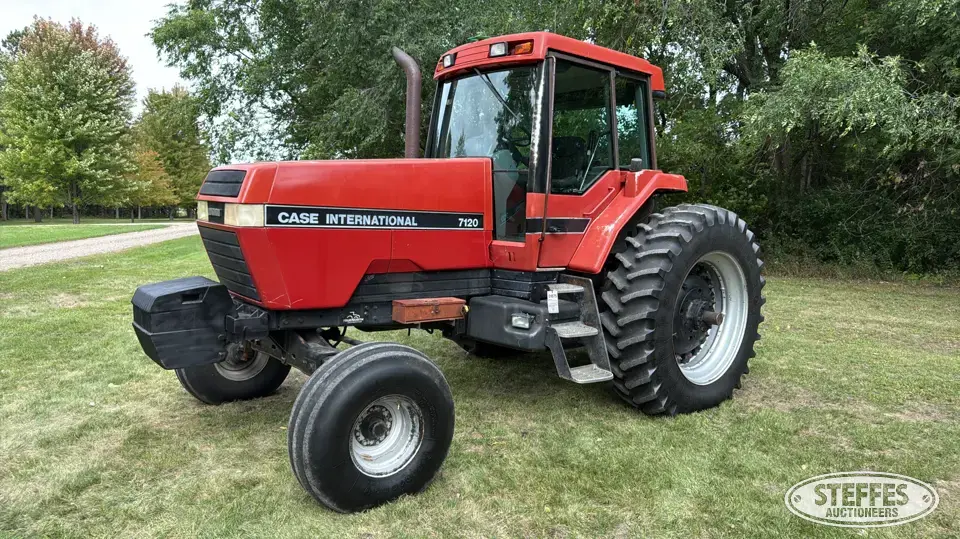 1989 Case IH 7120 2WD Tractor
